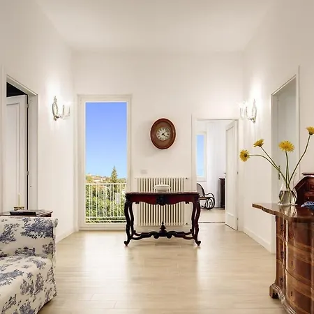 Casa Bianca In The Heart Of The Town, Daily Housekeeping & Concierge * 圣安格塔苏德格尔夫